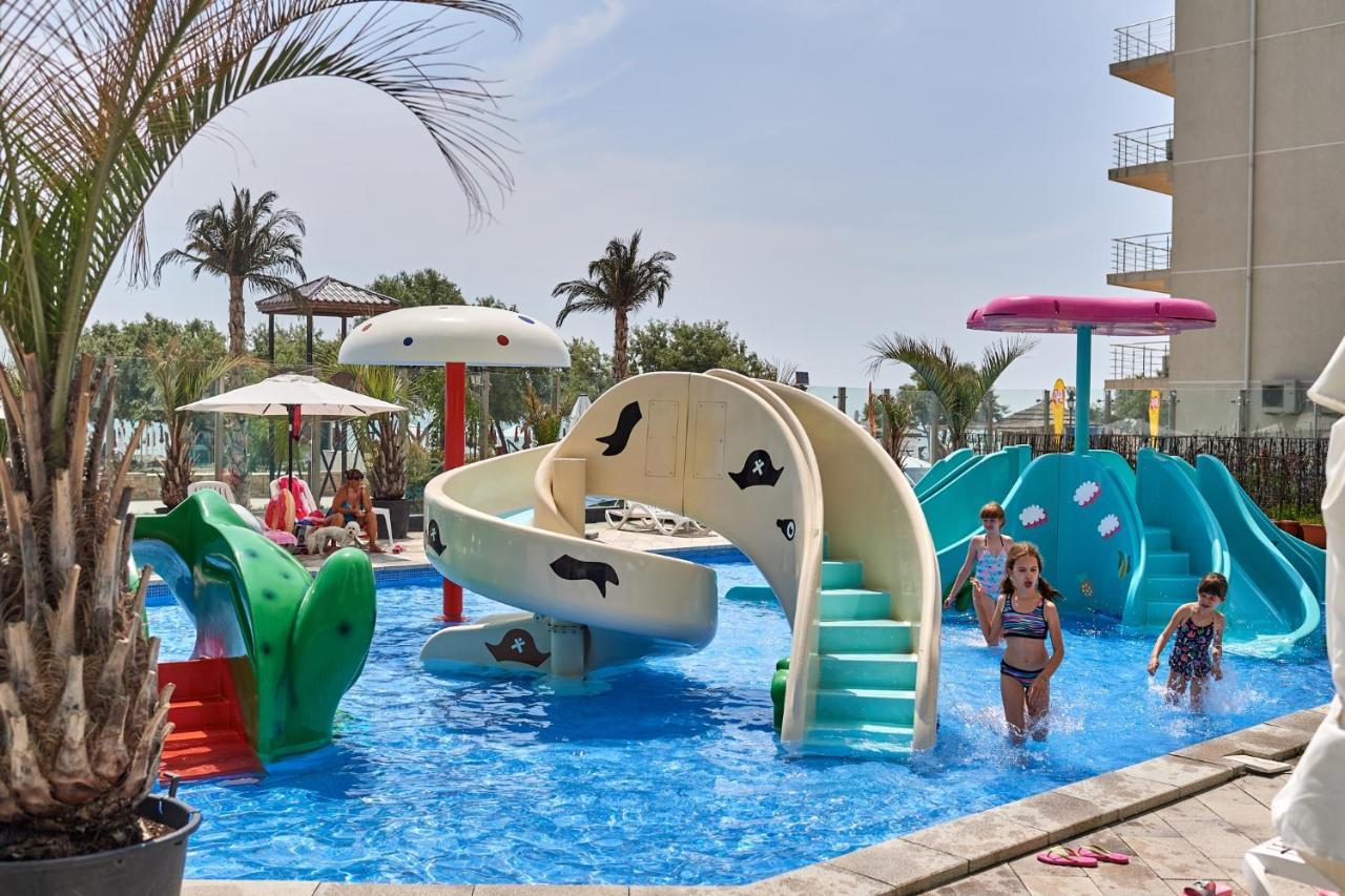 Rebeq Aparthotel Alezzi Beach Năvodari Exterior foto